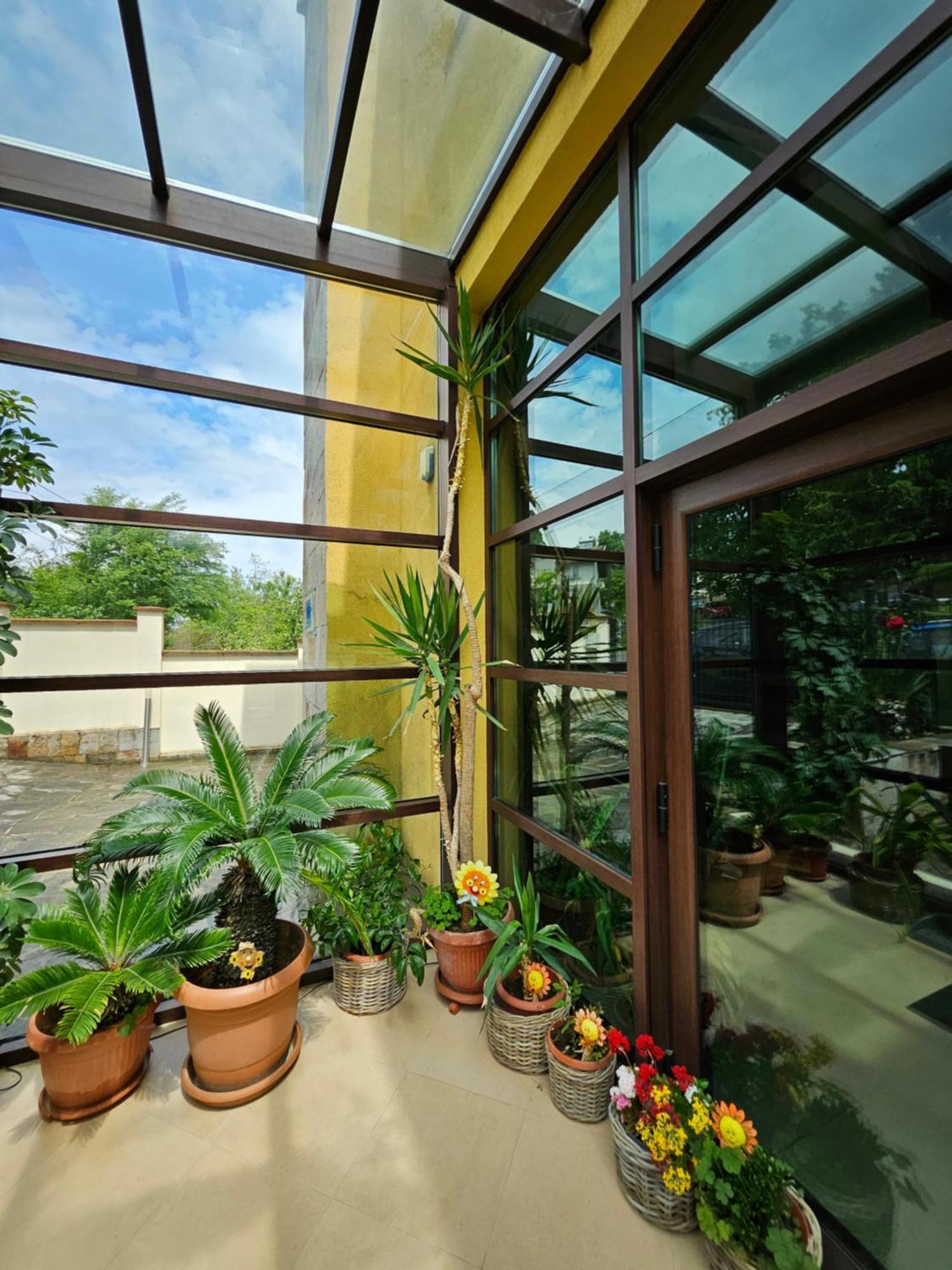 Family Hotel Komhotel Berkovitsa Bagian luar foto